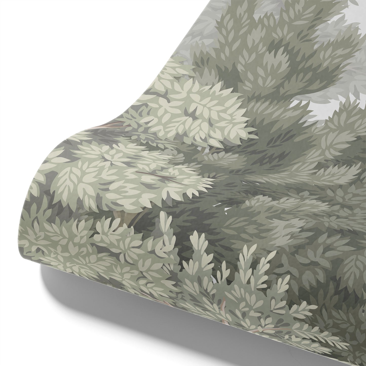 Maßangefertigte Vliestapete mit pastellfarbenem Wald- und Blättermotiv im Wohnzimmer hinter Holzkommode.