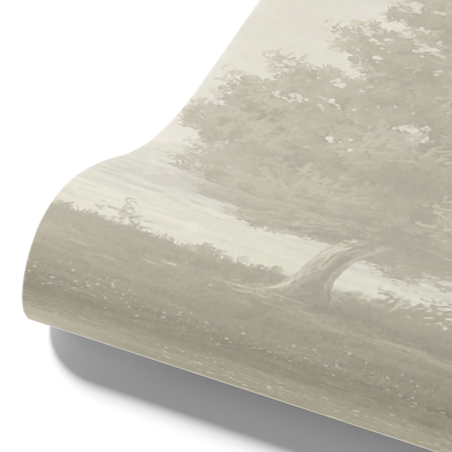 Maßangefertigte Vliestapete mit pastellfarbener Landschaft und Bäumen im dezenten Vintage-Stil im Wohnzimmer.