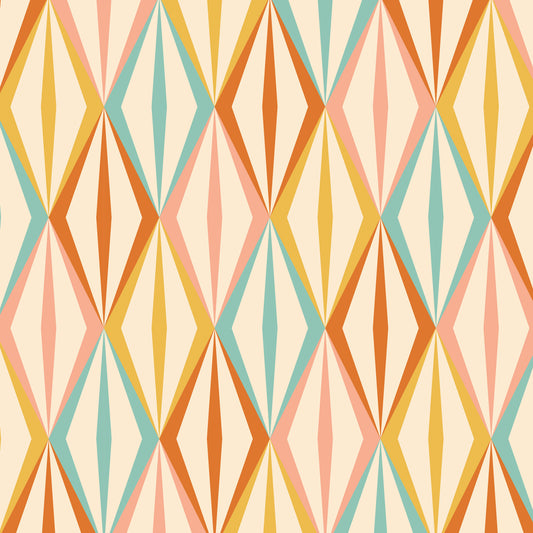 Esszimmer mit Retro-Design Maßangefertigte Vliestapete in Pastell mit grafischen Rautenmustern und Holzstühlen.