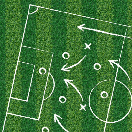 Maßangefertigte Vliestapete mit Fußballrasenmotiv und taktischen Spielzügen in grün und weiß.