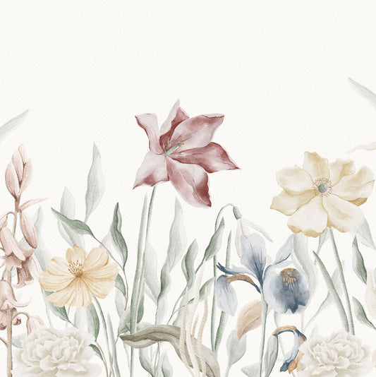 Maßangefertigte Vliestapete mit pastellfarbenen Aquarellblumen und grünen Blättern im Kinderzimmer.