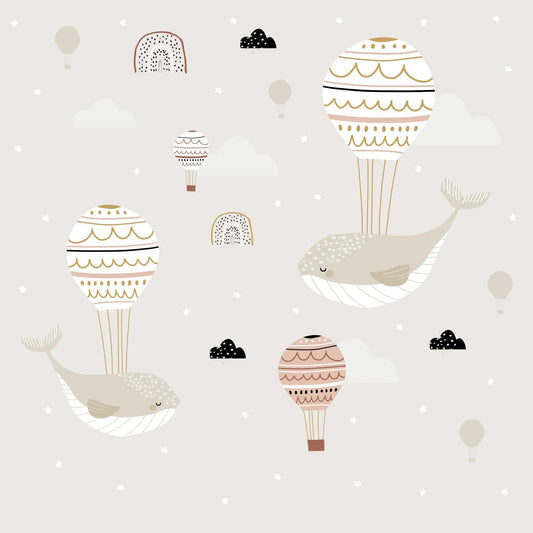 Maßangefertigte Vliestapete mit pastellfarbenen Walen, Heißluftballons, Wolken und Sternen im Kinderzimmer.