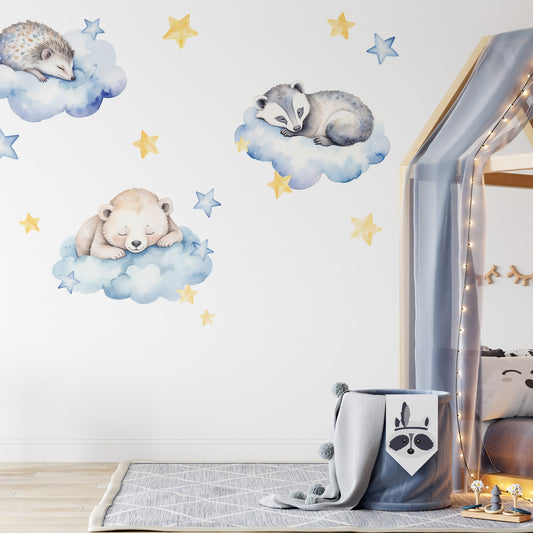 Wandtattoo Wolken Tiere mit Waschbär, Hasen und Vögeln in Aquarell, wiederablösbar, ohne weißen Rand.