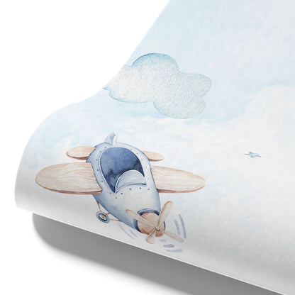 Maßangefertigte Vliestapete mit aquarellierten Flugzeugen, Wolken und Sternen für Kinderzimmer.