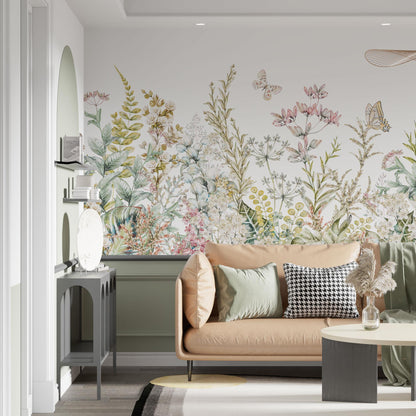 Maßangefertigte Vliestapete mit zarten Aquarellblumen, Schmetterlingen und Pastellgräsern im Schlafzimmer.
