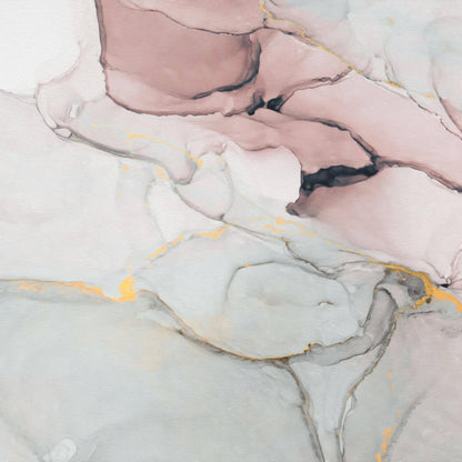 Maßangefertigte Vliestapete mit abstraktem Aquarellmuster in Grau-Rosa und Goldakzenten im modernen Wohnzimmer.