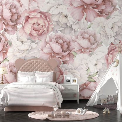 Maßangefertigte Vliestapete mit rosa und weißen Pfingstrosen in Aquarell für Schlafzimmer.
