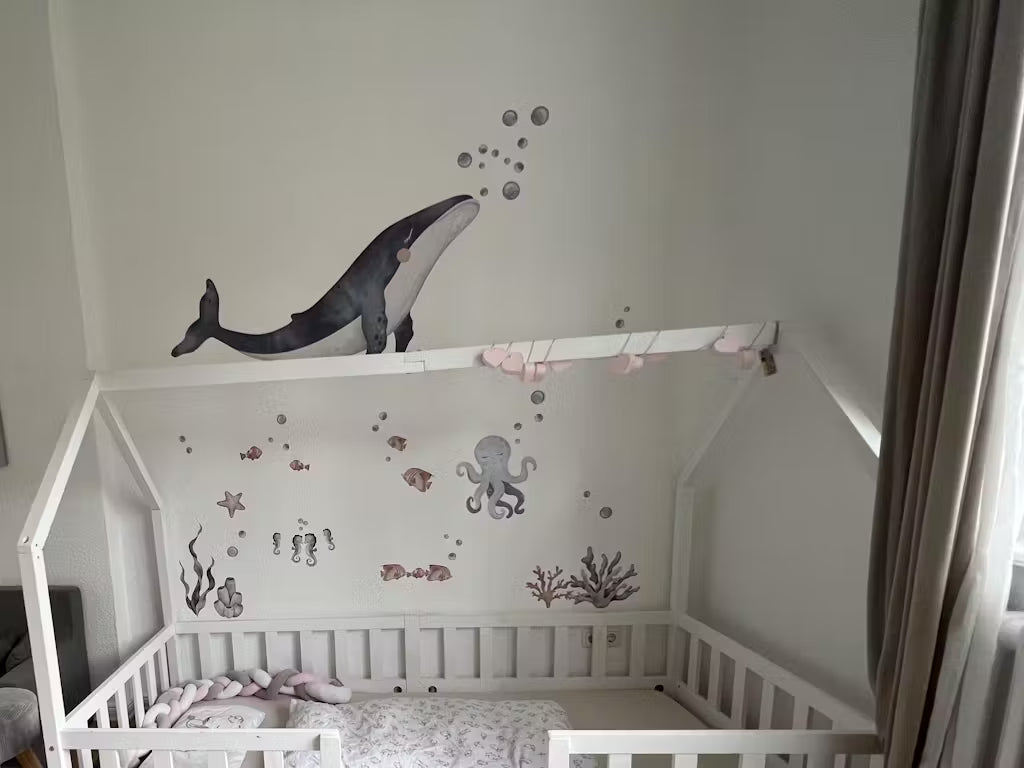 Wandsticker Meeresboden hinter dem Babybett