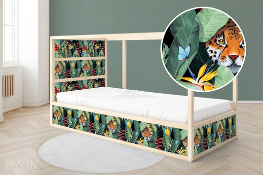 IKEA Kura Bett mit Aufklebern im Dschungel Design mit Dschungeltieren.