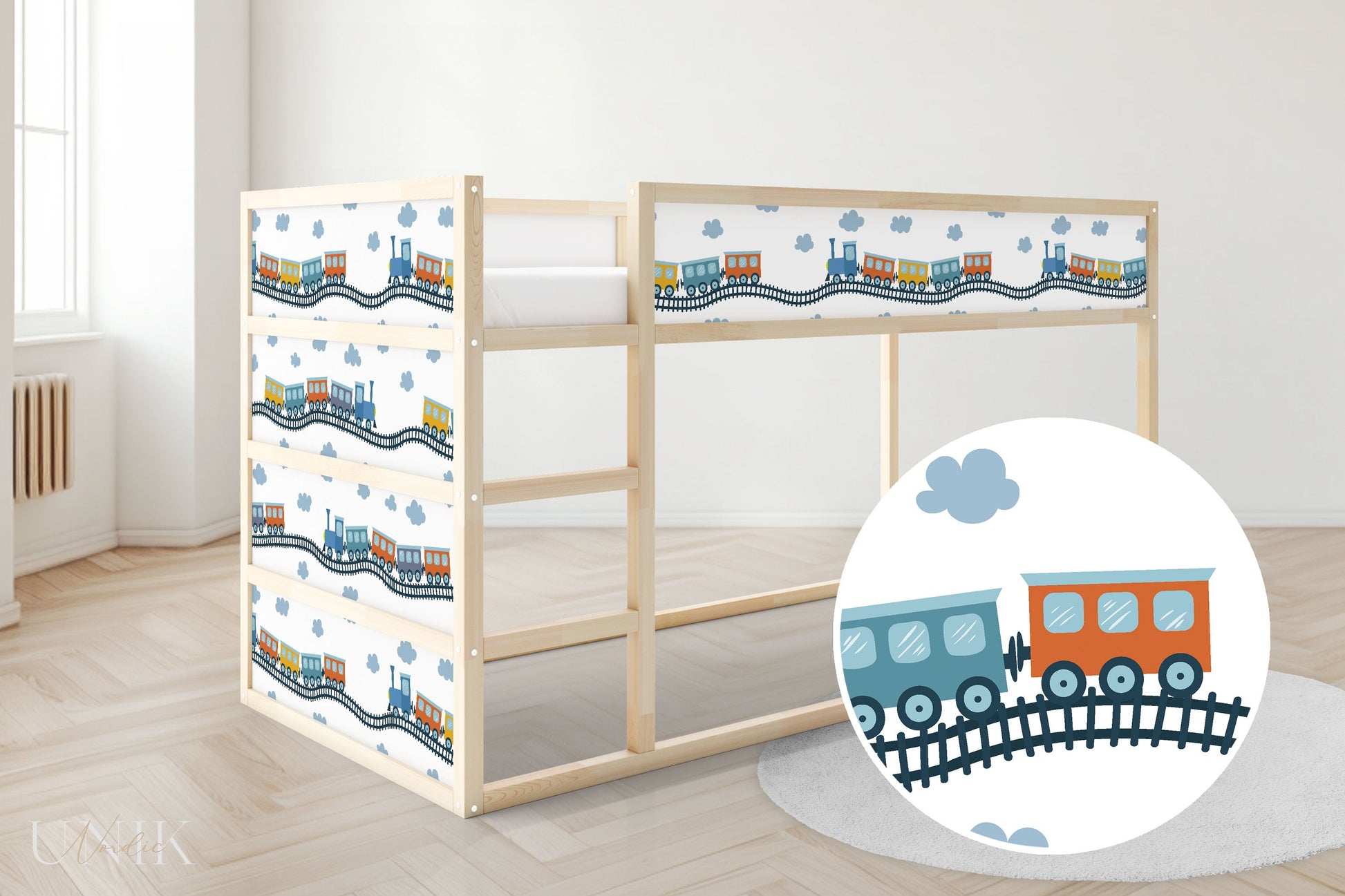 IKEA Kura Bett mit DIY Folien beklebt. Die Folien zeigen Züge.