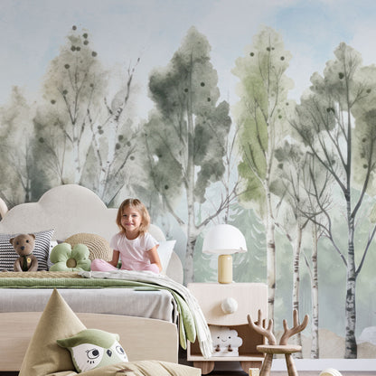 Maßangefertigte Vliestapete mit Aquarell-Birkenwald in Pastellfarben für Kinderzimmer.