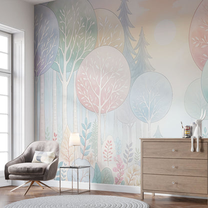 Maßangefertigte Vliestapete mit pastellfarbenem Aquarell-Lichterwald und abstrakten Bäumen im Kinderzimmer.