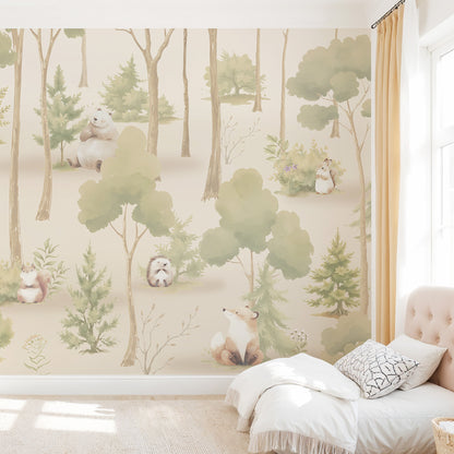 Maßangefertigte Vliestapete mit pastellfarbenem Waldmotiv, Bären, Füchsen, Igeln und Häschen in Babyzimmer.