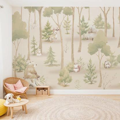 Maßangefertigte Vliestapete mit pastellfarbenem Waldmotiv, Bären, Füchsen, Igeln und Häschen in Babyzimmer.
