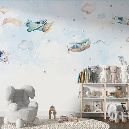 Maßangefertigte Vliestapete mit aquarellierten Flugzeugen, Wolken und Sternen für Kinderzimmer.