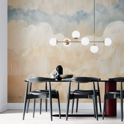 Maßangefertigte Vliestapete mit abstrakten, pastellfarbenen Wolken in Aquarelloptik über Holzsideboard.