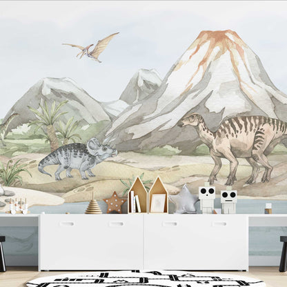 Maßangefertigte Vliestapete mit pastellfarbenen Dinosauriern, Vulkan und Bergen im Aquarellstil für Kinderzimmer.