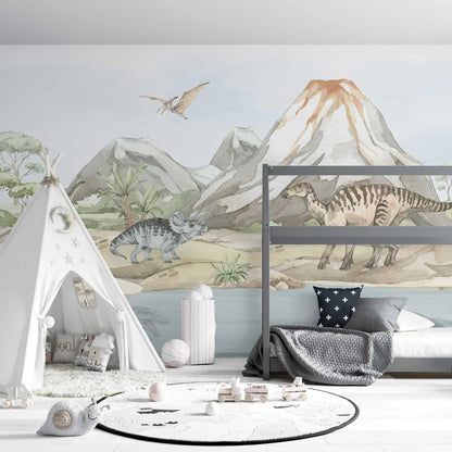 Maßangefertigte Vliestapete mit pastellfarbenen Dinosauriern, Vulkan und Bergen im Aquarellstil für Kinderzimmer.