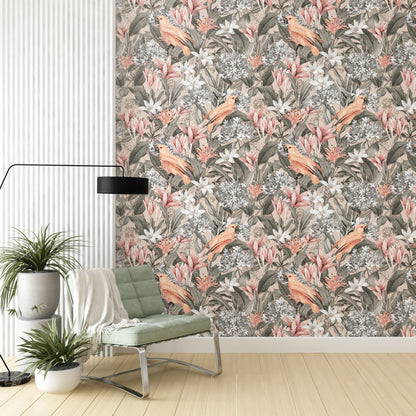 Maßangefertigte Vliestapete mit Vintage-Dschungelmotiv, pastellfarbene Blumen, Blätter und exotische Vögel im Schlafzimmer.