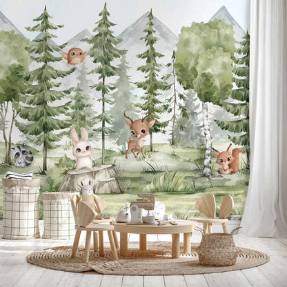 Maßangefertigte Vliestapete mit pastellfarbenem Aquarellwald, Tannen und Waldtieren wie Hase, Reh, Waschbär und Eichhörnchen .