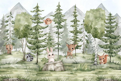 Maßangefertigte Vliestapete mit pastellfarbenem Aquarellwald, Tannen und Waldtieren wie Hase, Reh, Waschbär und Eichhörnchen .