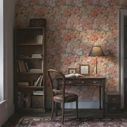 Maßangefertigte Vliestapete mit vintage Rosenmuster in Pastellfarben an Arbeitszimmerwand.