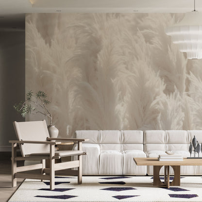 Maßangefertigte Vliestapete mit flauschigem Pampasgras-Motiv in sanften Beige- und Cremetönen im Schlafzimmer.